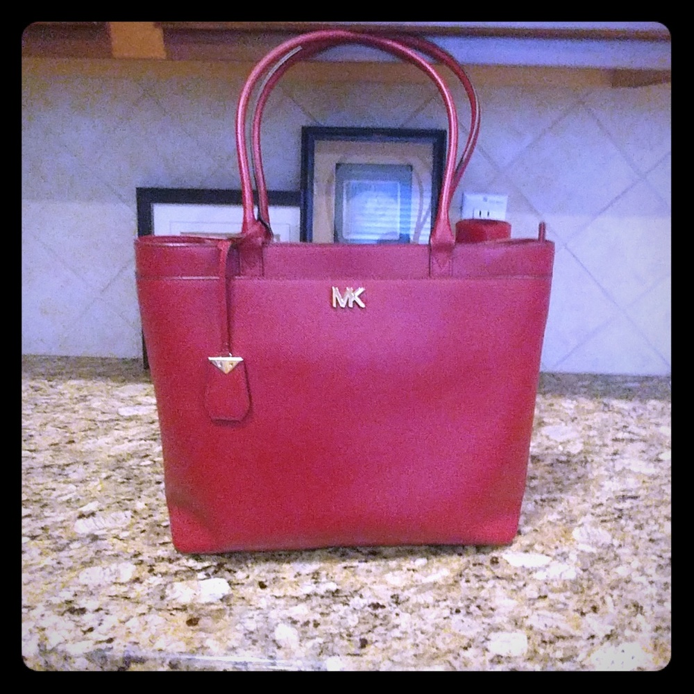 Michael Kors Maddie large tote
